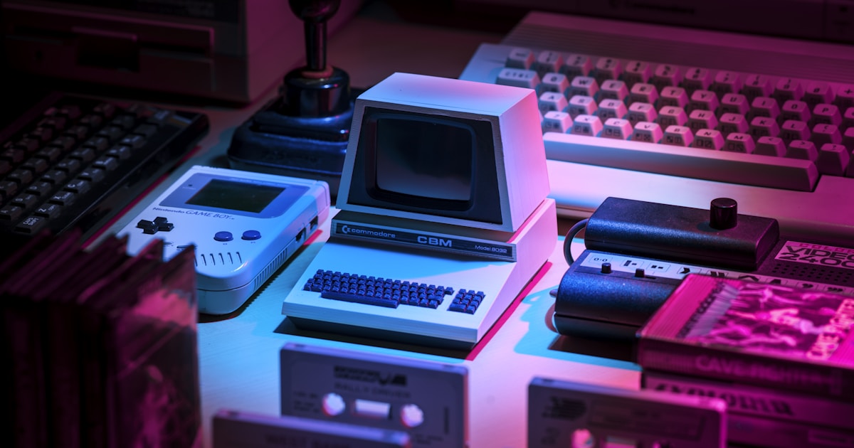 StarCraft TMG - Gaming-Atmosphäre im Neonlicht (Quelle: Unsplash)