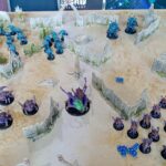 StarCraft TMG - Spielszene mit Terran und Zerg auf dem Spieltisch (Quelle: Goonhammer, https://www.goonhammer.com/first-look-the-starcraft-tabletop-miniatures-game)