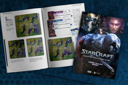 StarCraft TMG - Core Rules Book, aufgeschlagene Doppelseite mit Beispielpartie und Cover-Artwork (Quelle: https://icv2.com/articles/news/view/63187/three-new-starcraft-the-miniatures-game-starter-sets-incoming)