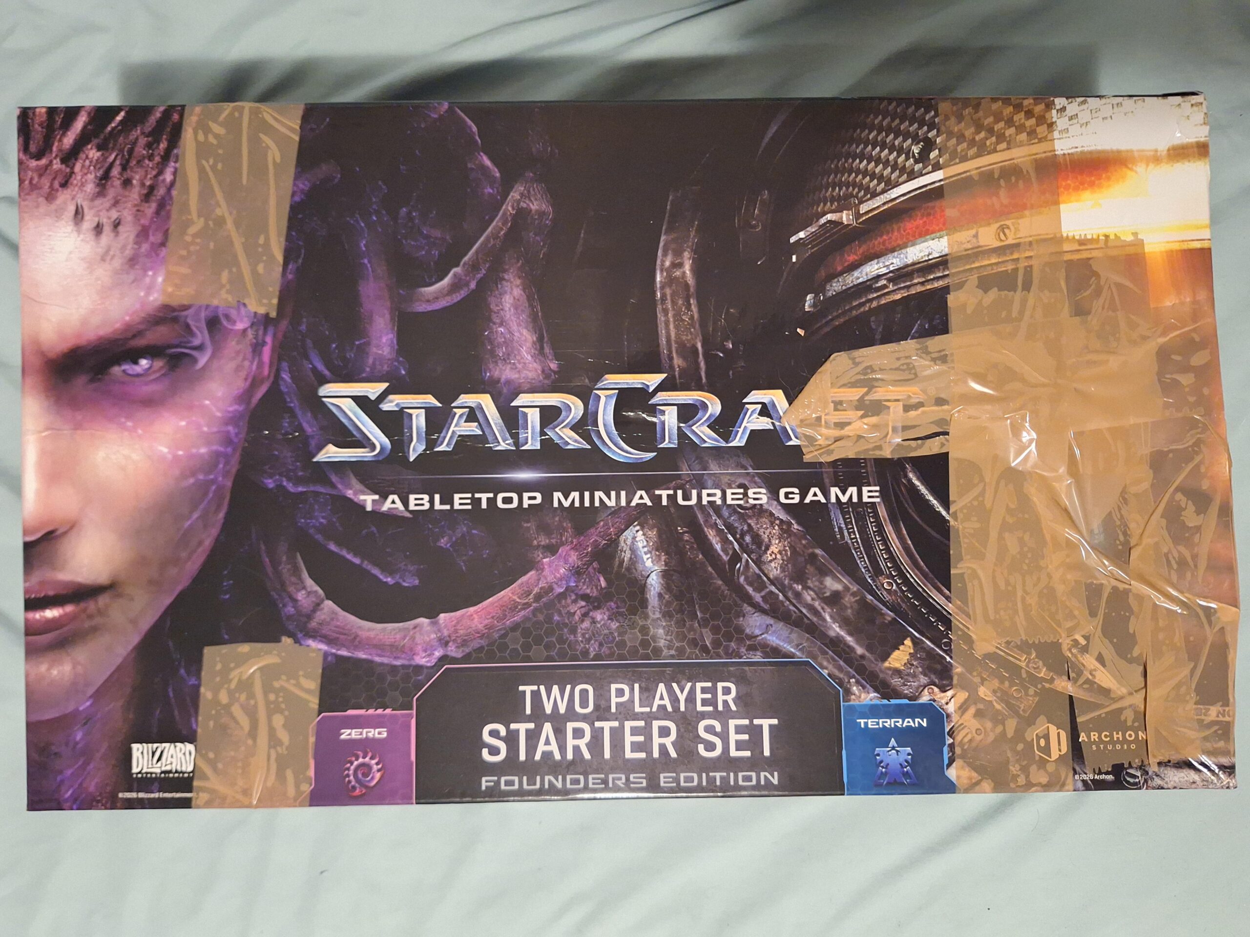 StarCraft TMG - Beschaedigte Two Player Starter Set Founders Edition im Hobbyladen, Foto von Reddit-Nutzer Ilikeyellowjackets