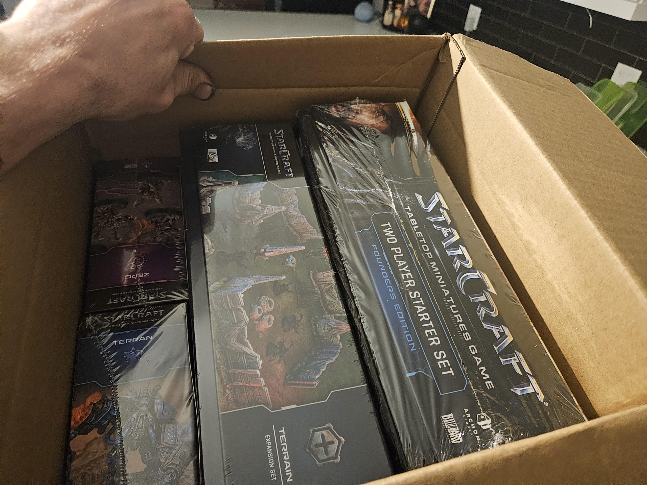 StarCraft TMG - Direkt aus Polen geliefertes Founders-Paket mit Two Player Starter Set, Terrain Expansion und Fraktionsboxen, Foto von Reddit-Nutzer Stitchpoop